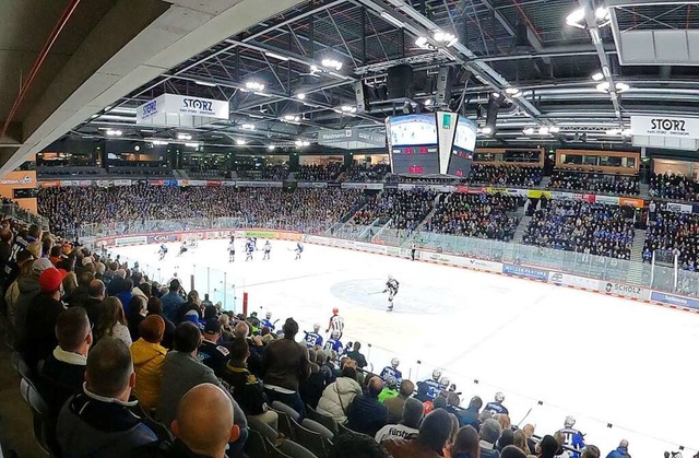 Derbystimmung: 4474 Zuschauer erlebten...mspiel der Wild Wings gegen Mannheim.   | Foto: Joachim Hahne