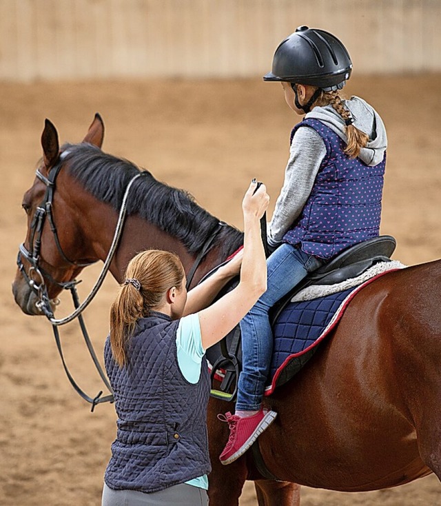 Auch Reiten gehrt zum Ferienprogramm.   | Foto: Adobe Stock