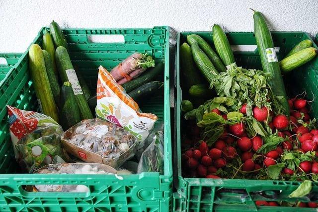 Essen teilen, statt wegwerfen – Ein Schrank mit Lebensmitteln fr jedermann