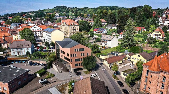 So knnte das  rztehaus in der Turmst...e der Zufahrt sorgt  fr Diskussionen.  | Foto: Link3D & Echomar/MllerHuber