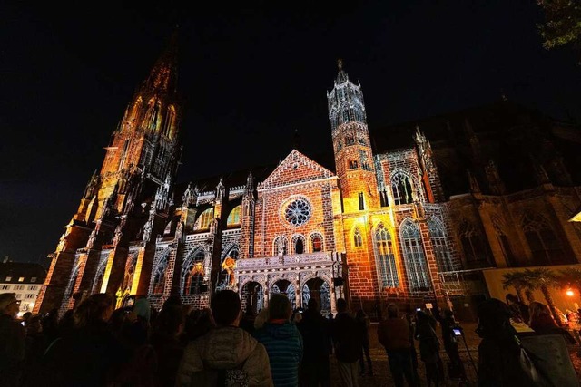 Im Freiburger Mnster treffen sich Menschen regelmig zum gemeinsamen Gebet.  | Foto: Philipp von Ditfurth (dpa)