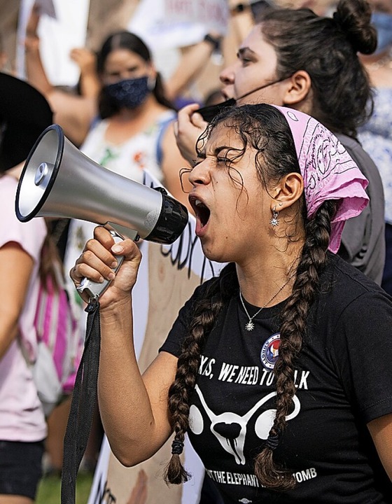 Eine Frau demonstriert gegen das texanische Abtreibungsgesetz.  | Foto: Bob Daemmrich
