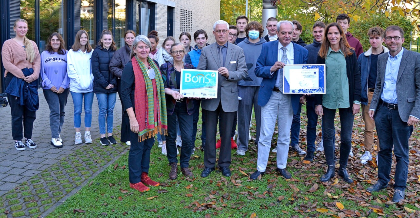 OB Wolfgang Dietz und Bürgermeister Je...Oberrhein-Gymnasium mit den Schülern.   | Foto: Pressefoto Oberrhein-Gymnasium