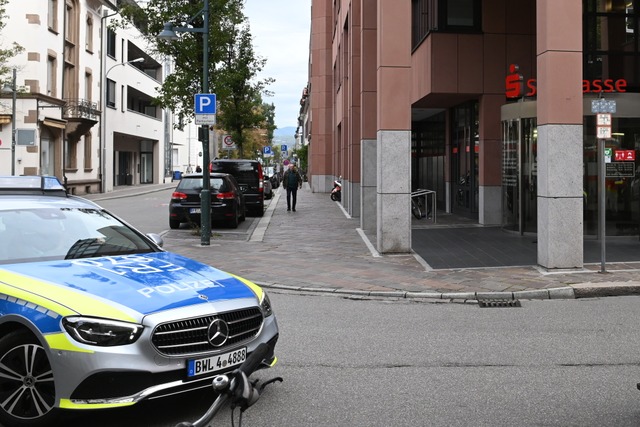Die Kripo ermittelt im Fall des Lrracher Sparkassenberfalls.  | Foto: Jonas Hirt