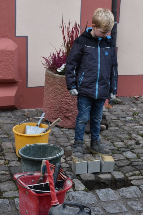 In Schopfheim wurden die ersten Stolpersteine verlegt.  | Foto: Nicolai Kapitz