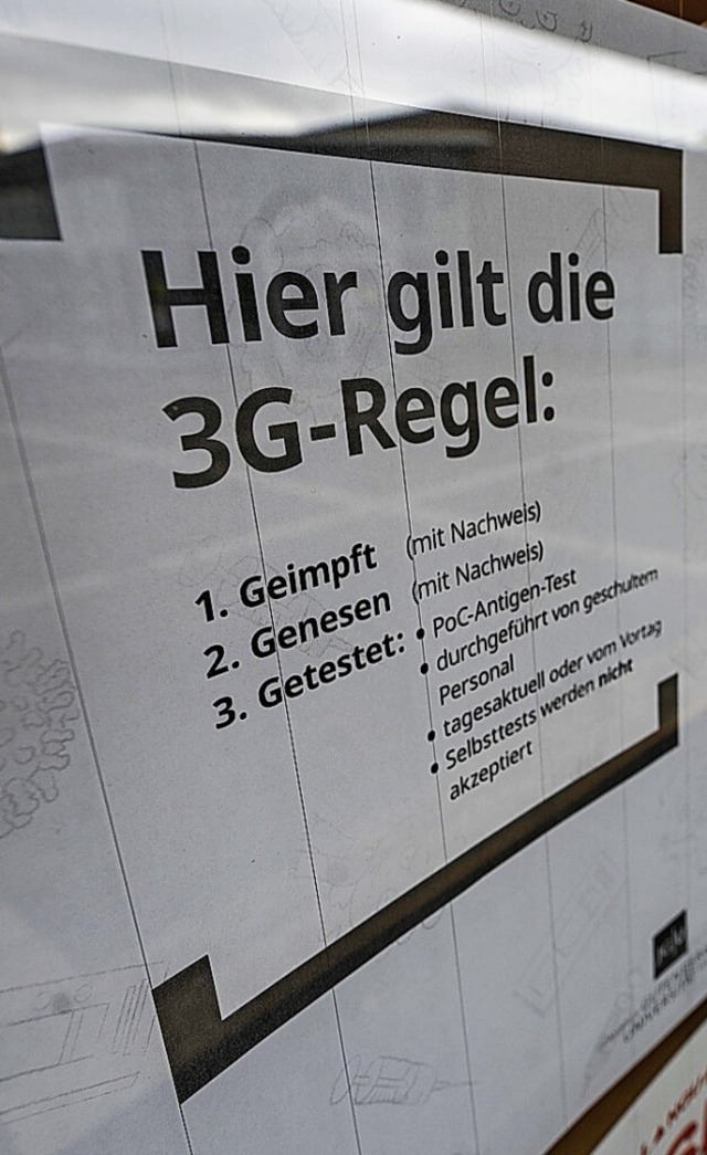 Bei Veranstaltungen in Lahr bleibt es bei der 3G-Regel.  | Foto: Sebastian Gollnow (dpa)