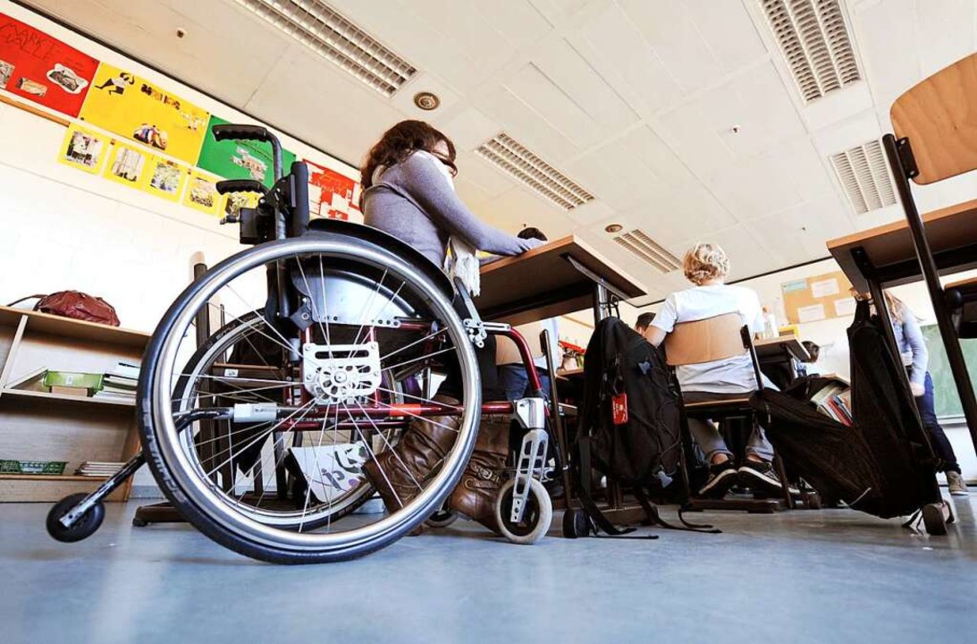 Fünf Millionen Euro entfallen auf die ...Menschen mit Behinderung (Symbolfoto).  | Foto: Holger Hollemann (dpa)
