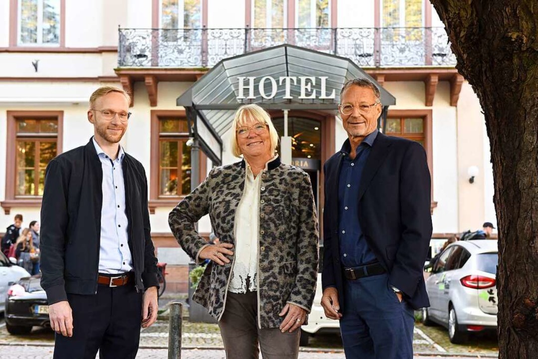 Johannes, Astrid und Bertram Späth (von links) führen das Hotel Victoria.  | Foto: Rita Eggstein