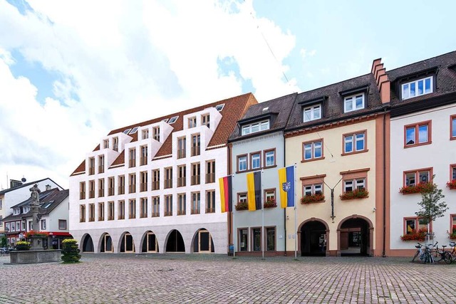 Laut Vorentwurf des Bros Architektur ...Marktplatz Waldkirch etwa so aussehen.  | Foto: Architektur3