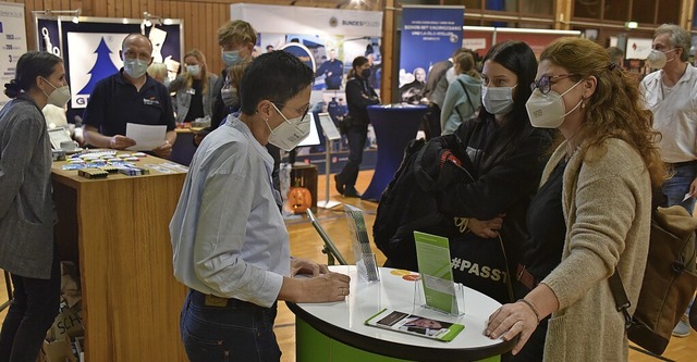 In den erstmals in Emmendingen und in ...mationsangebot der Jobstartbrse rege.  | Foto: Benedikt Sommer