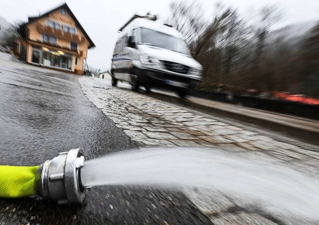 Starkregenereignisse werden immer Huf...lant ein Notfallkonzept zu erarbeiten.  | Foto: Patrick Seeger (dpa)