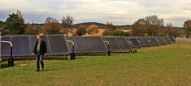 Nach der Feier machten Interessierte e...undgang durch die Solarthermieanlage.   | Foto: Sandra Decoux-Kone