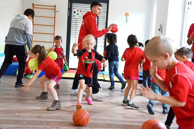 Fr die &#8222;Wellenreiter&#8220; in St. Georgen ist der Ball ein Freund.  | Foto: Rita Eggstein