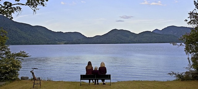 Die Filmemacherin mit Mutter und Oma an ihrem See bei Mnchen  | Foto: FlareFilm