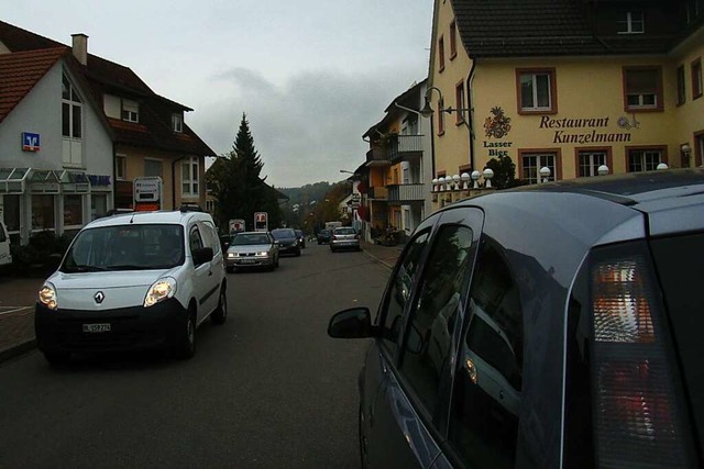 Der Orts- und Durchgangsverkehr sowie ...zlingen oft zum Nadelhr (Archivbild).  | Foto: Johanna Hgg