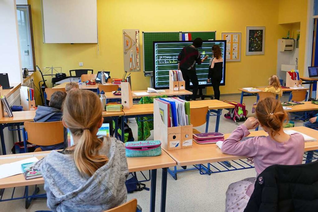 Grundschüler in Merdingen arbeiten mit digitaler Tafel und mit Notebooks   | Foto: Silke Kohlmann