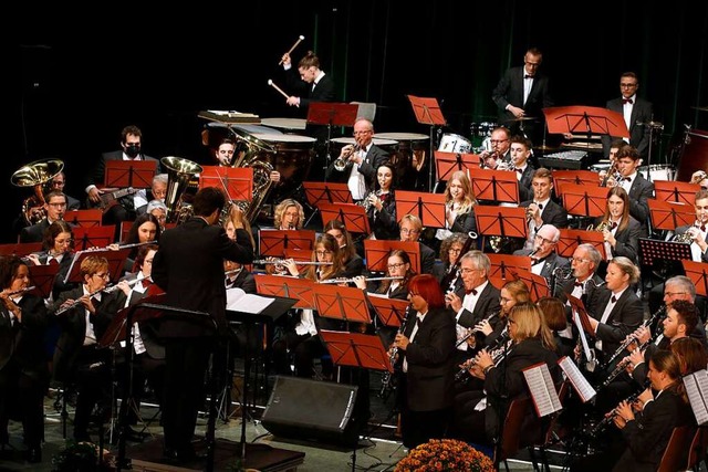 Die Stadtkapelle meldete sich mit eine...genen Auftritt zurck im Parktheater.   | Foto: Heidi Fel