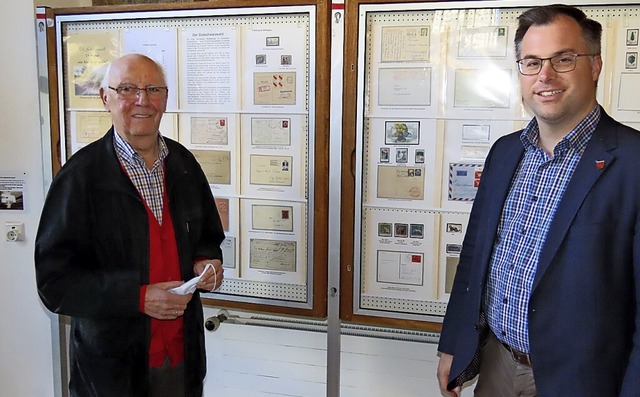 Egon Gerteis (links) und Brgermeister...m Rathausfoyer in Laufenburg erffnet.  | Foto: Gerd Leutenecker