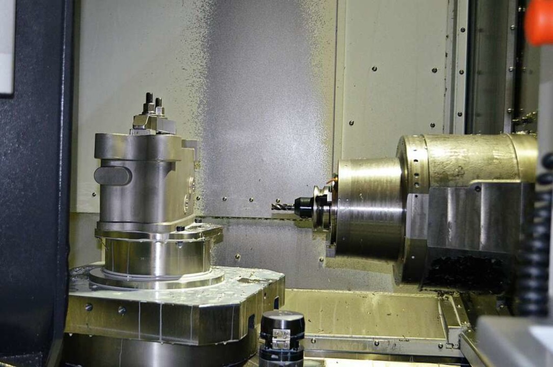 Horizontaler Fräsvorgang durch ein CNC-gesteuertes Werkzeug  | Foto: Nikolaus Bayer