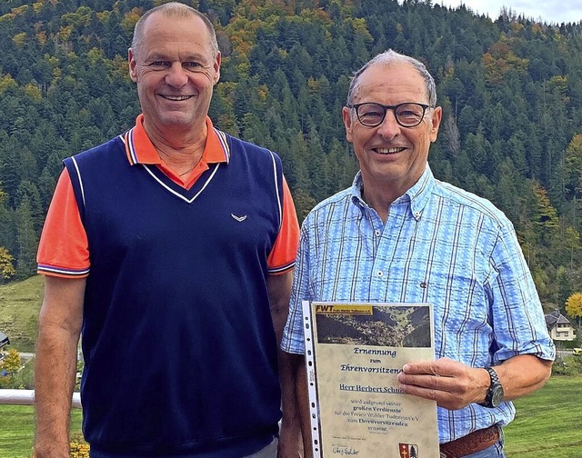 Vorsitzender Jrg Oehler (links) hat  ...n der Freien Whler Todtmoos ernannt.   | Foto: Privat