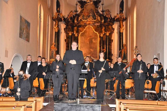 Zum Kirchenkonzert hatte die Stadtmusi...der Pfarrkirche St. Martin eingeladen.  | Foto: Thomas Biniossek