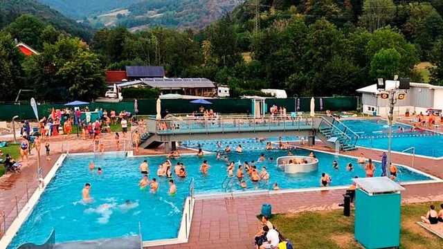 Ein Bild aus Zeiten vor der Corona-Pan...n im Schnauer Freibad im August 2018.  | Foto: Frderverein Freibad Schnau