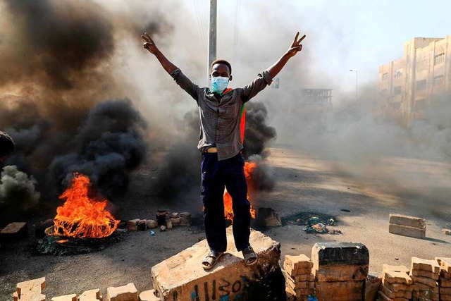 Die sudanesische Bevlkerung protestiert gegen den Militrputsch.   | Foto: - (AFP)