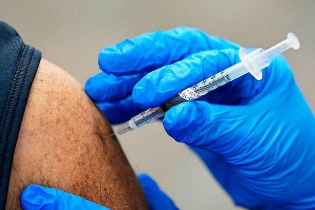 Politiker und Experten fordern mehr Tempo bei Booster-Impfungen