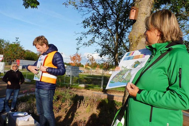 Geschftsfhrerin Andrea Leisinger und...ten das Landesgartenschaugelnde 2022.  | Foto: Meinrad Grammelspacher