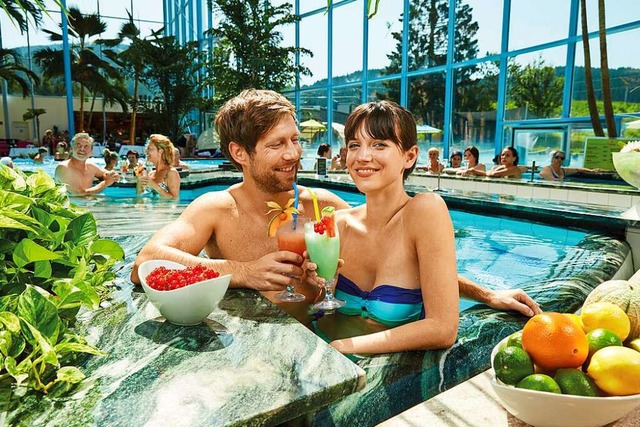 Genieen Sie karibisches Urlaubsflair unter Palmen an der Poolbar!  | Foto: Badeparadies Schwarzwald TN GmbH