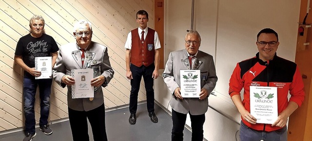 Die geehrten Vereinsmitglieder: (von l...Herr, Otto Burger und Johannes Weiner.  | Foto: privat