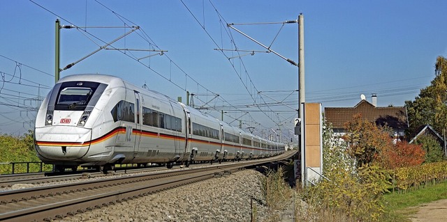 Der ICE &#8222;Bundesrepublik Deutschl... auf der Fahrt durchs Markgrflerland.  | Foto: Heinz Gttlich