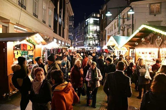 Nur mit Maske geht es auf den Lrracher Adventsmarkt