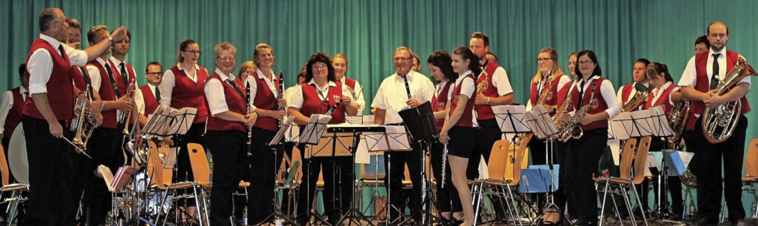 Bild oben: Repro aus der Festschrift z...rein heute beim Auftritt in Issenheim   | Foto: MV Feldberg