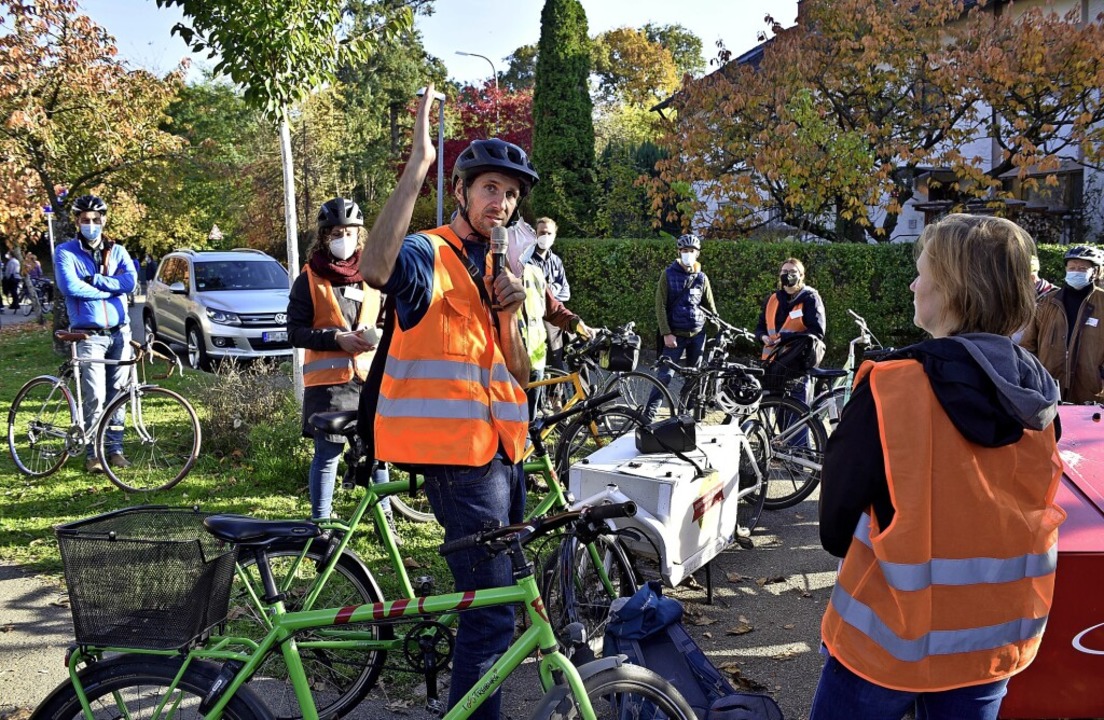 Projektleiter Florian Schneider (Mitte)  begleitete die Rad-Tour.  | Foto: Thomas Kunz