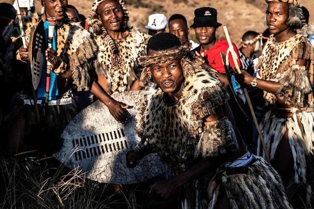 In Südafrika findet das kriegerische Volk der Zulu nicht zur Ruhe