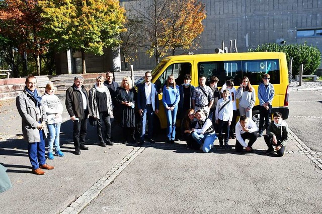 berraschung im Hof: Ein Kastenwagen a...schenk an die Pestalozzi-Schler-Firma  | Foto: Barbara Ruda