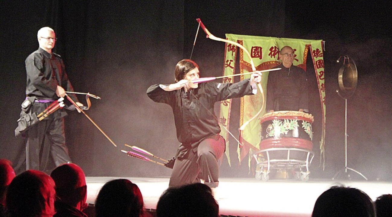 Beim Chinese Archery wird in Anlehnung...ne Bogenschießen intuitiv geschossen.   | Foto: Jennifer Ruh