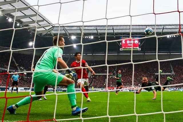 Zwei Standards und ein Eigentor ebnen Freiburgs 150. Heimsieg