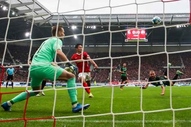 Zwei Standards und ein Eigentor ebnen Freiburgs 150. Heimsieg