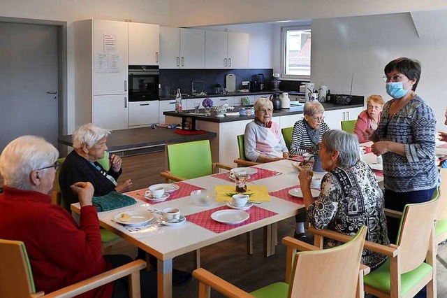 Der Gemeinschaftsraum mit Kche ist Dr...elpunkt des geselligen Lebens im Haus.  | Foto: Christoph Breithaupt