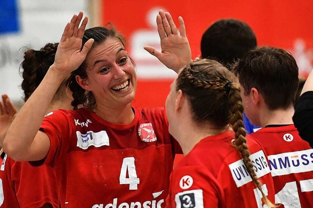 Ziemlich happy: Christiane Baum nimmt ... Offensive nach der Pause in die Hand.  | Foto: Achim Keller