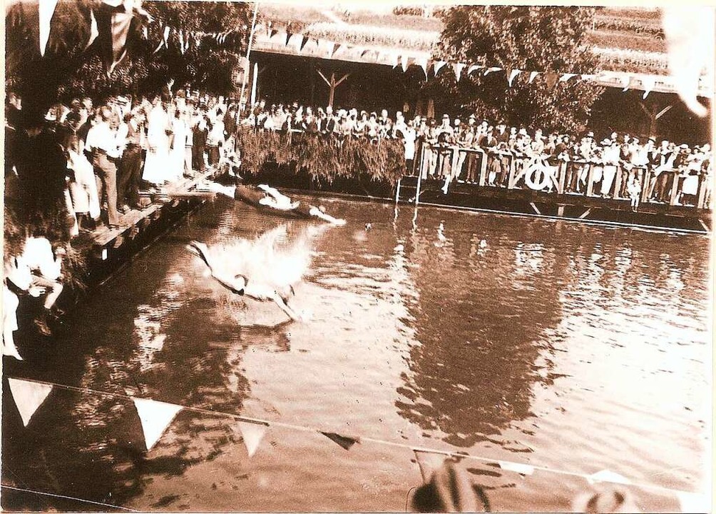 Schwimmwettkämpfe 1924 im Militärbad an der Sulzer Straße  | Foto: privat