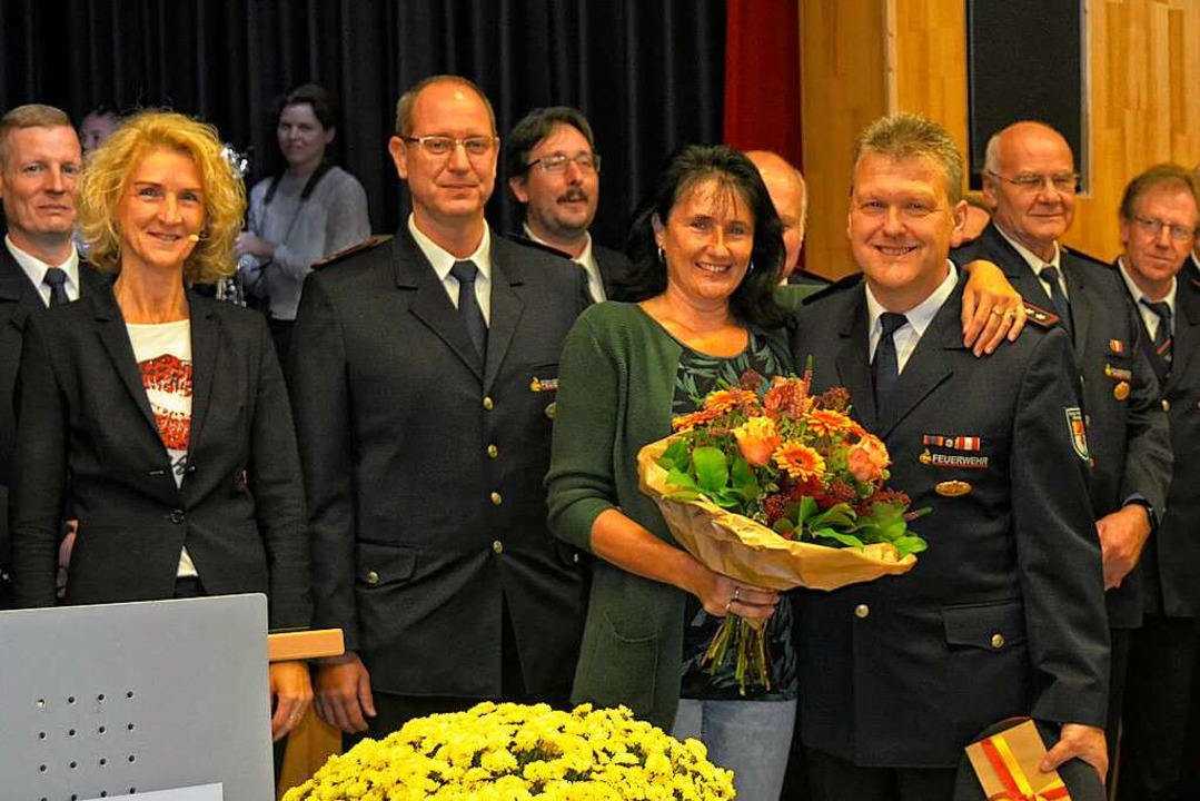 Rümmingens Bürgermeisterin Daniela Mei...chnung im Kreise der Feuerwehrfamilie.  | Foto: Ulrich Senf