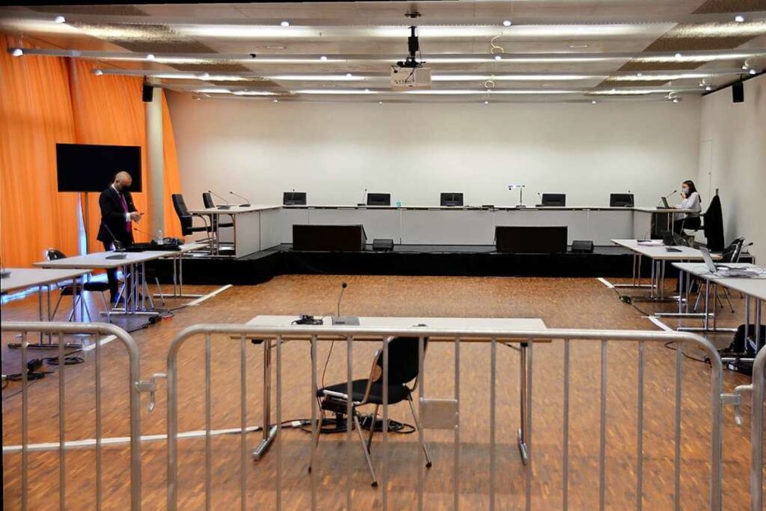 Zwei Konferenzräume im Erdgeschoss der...rden in einen Gerichtssaal verwandelt.  | Foto: Hubert Röderer