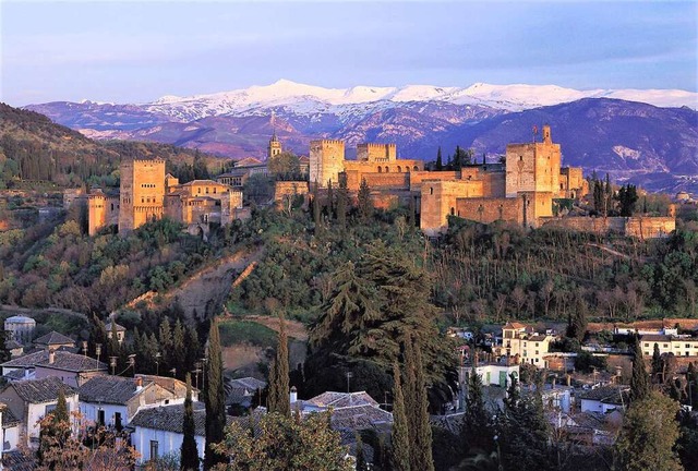 Die bedeutende Stadtburg Alhambra  | Foto: mundo-Reisen GmbH