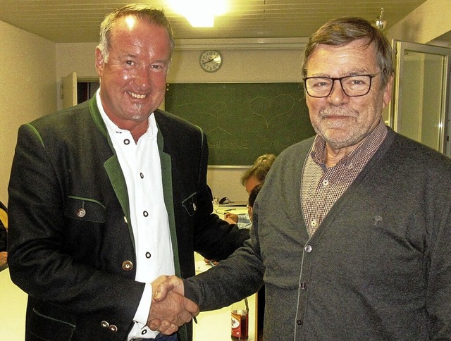 Der scheidende Vorsitzende der Nordwei...chfolger Olaf Kather (links) zur Wahl.  | Foto: Reiner Merz