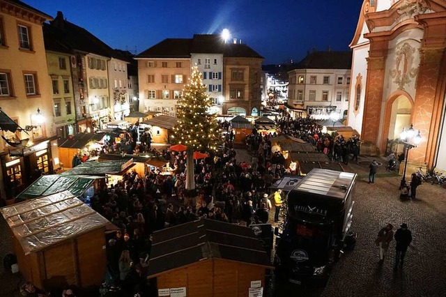Weihnachtsmrkte &#8211; wie hier in B...ngen Licht in die finstere Jahreszeit.  | Foto: Amt fr Tourismus und Kultur