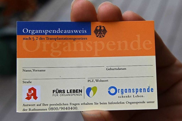 Organspendeausweise sind  in Apotheken oder online kostenlos zu bekommen.  | Foto: Heinz und Monika Vollmar