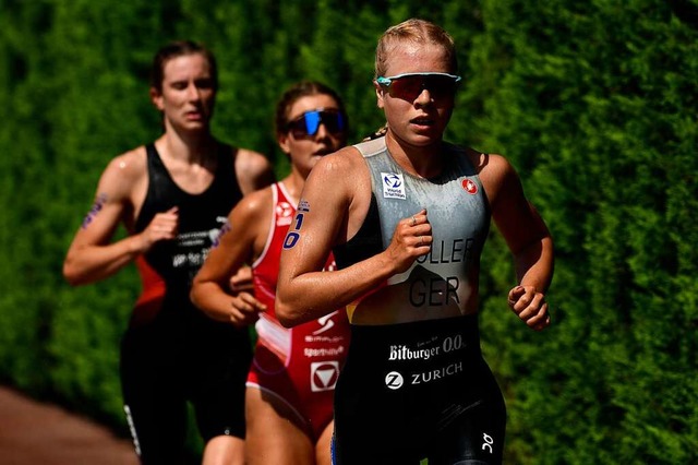 Katharina Mller (vorn) erlebt gerade,..., als Profi-Triathletin Fu zu fassen.  | Foto: Triathlon Media TV